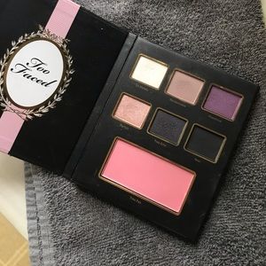 Blush/eyeshadow pallet